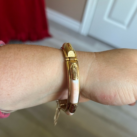 4/$100 tropical Elegant Gold and shell Bangle Bracelet 🐚 - Picture 5 of 9